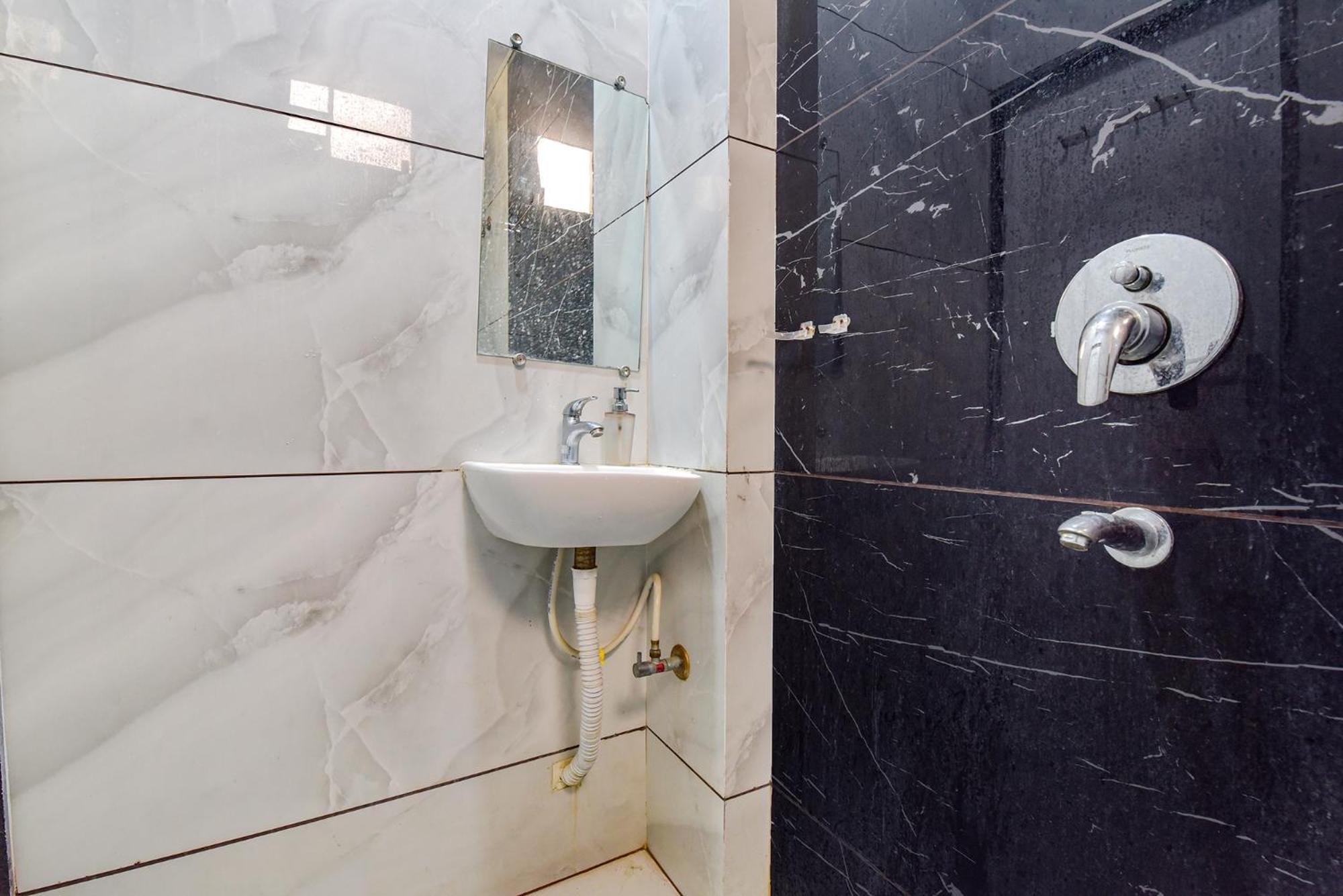 Hotel Fabexpress A2 And Restro Indore Zewnętrze zdjęcie