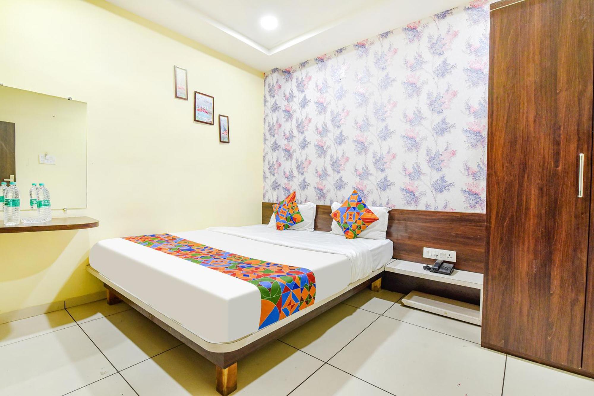 Hotel Fabexpress A2 And Restro Indore Zewnętrze zdjęcie
