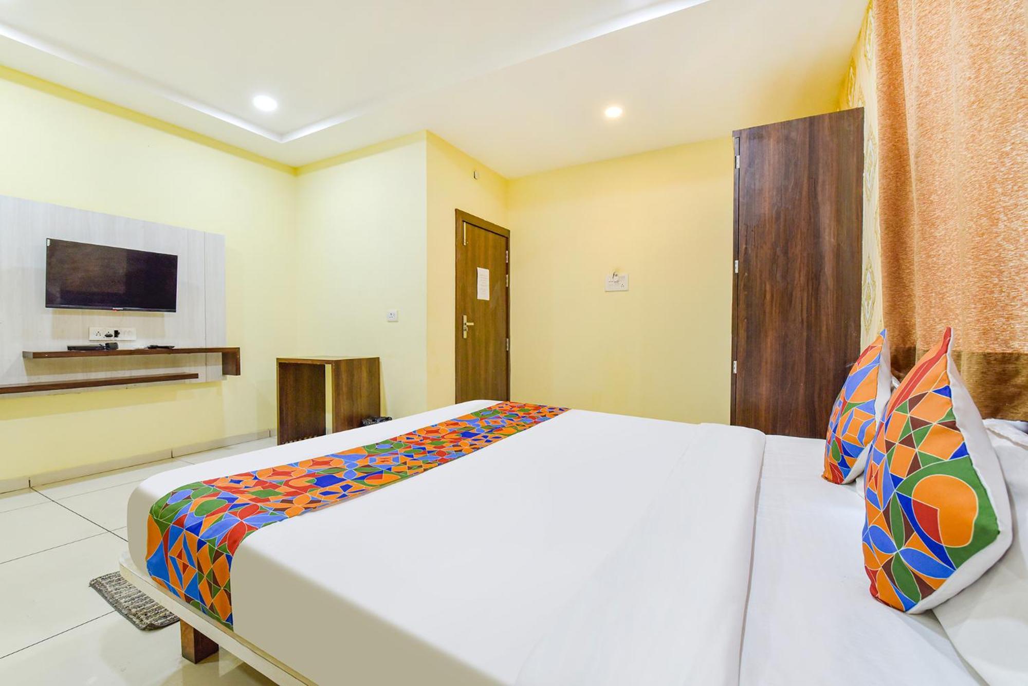 Hotel Fabexpress A2 And Restro Indore Zewnętrze zdjęcie